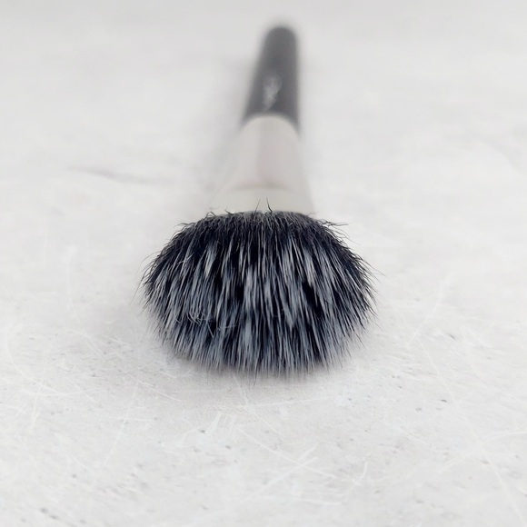 MAC Cosmetics 159 Duo Fibre Blush Brush - Picture 5 of 6